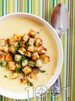 Крем супа от картофи и целина с крутони - снимка на рецептата